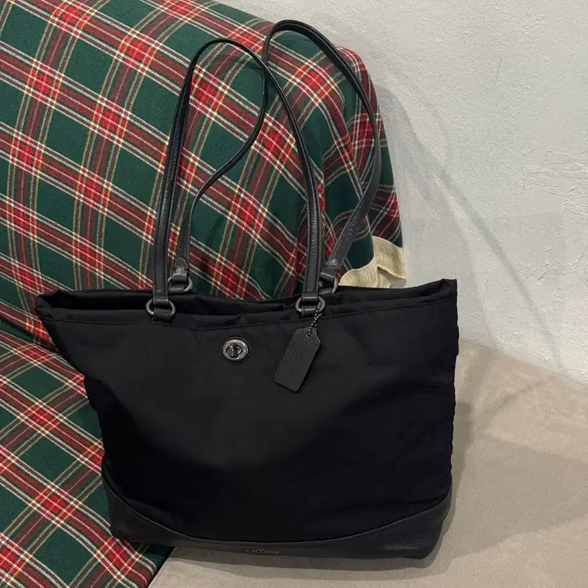 [SOLD OUT] 코치 나일론 턴락 숄더백