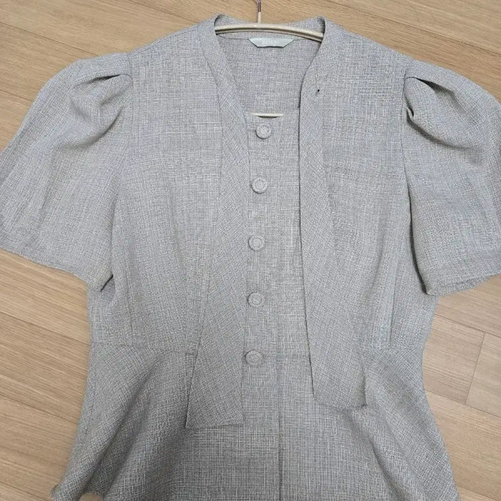 [SOLD OUT] 택포>로엠M사이즈 퍼프소매 반팔자켓