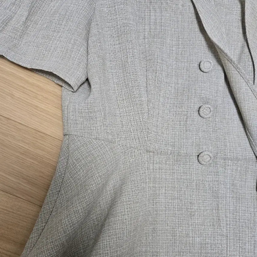 [SOLD OUT] 택포>로엠M사이즈 퍼프소매 반팔자켓
