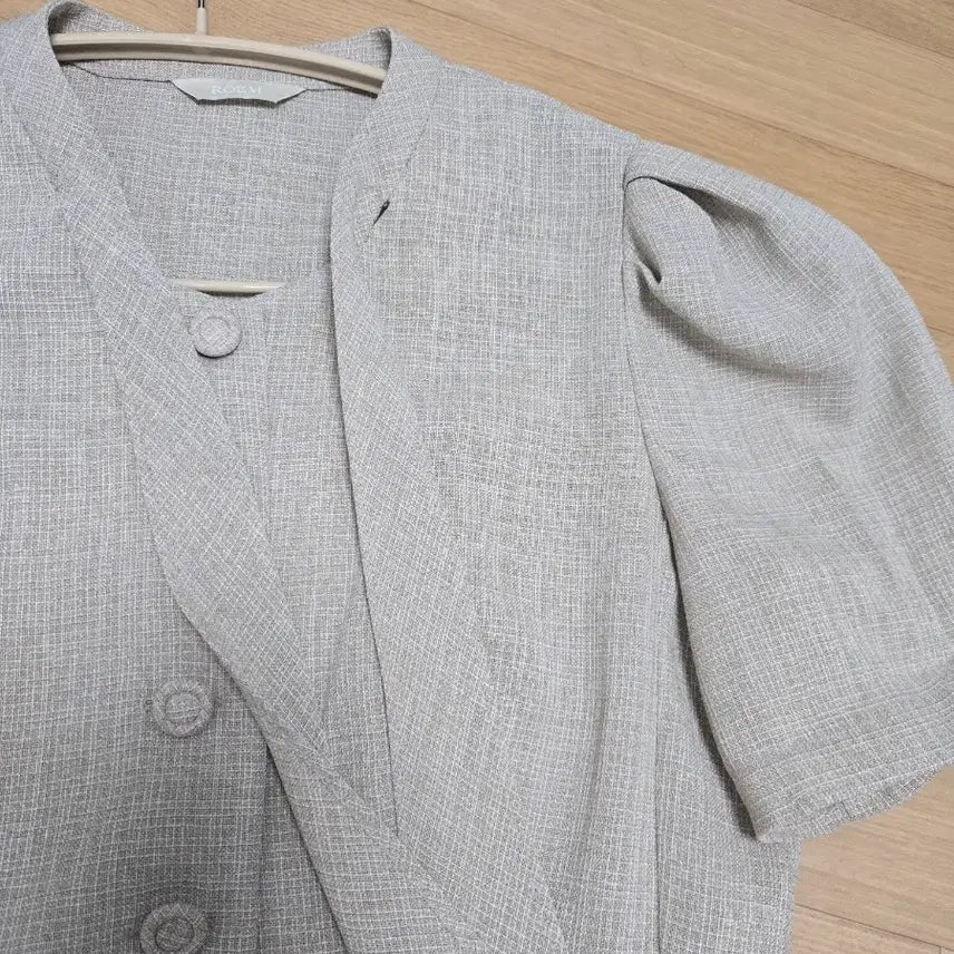 [SOLD OUT] 택포>로엠M사이즈 퍼프소매 반팔자켓