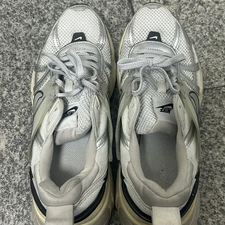 [SOLD OUT] 나이키 v2k 250