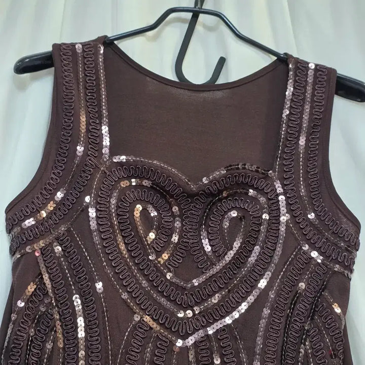 [BUNJANG] Brown Sequin Embellished Sleeveless Top / 브라운여성민소매나시 스팽글 장식F