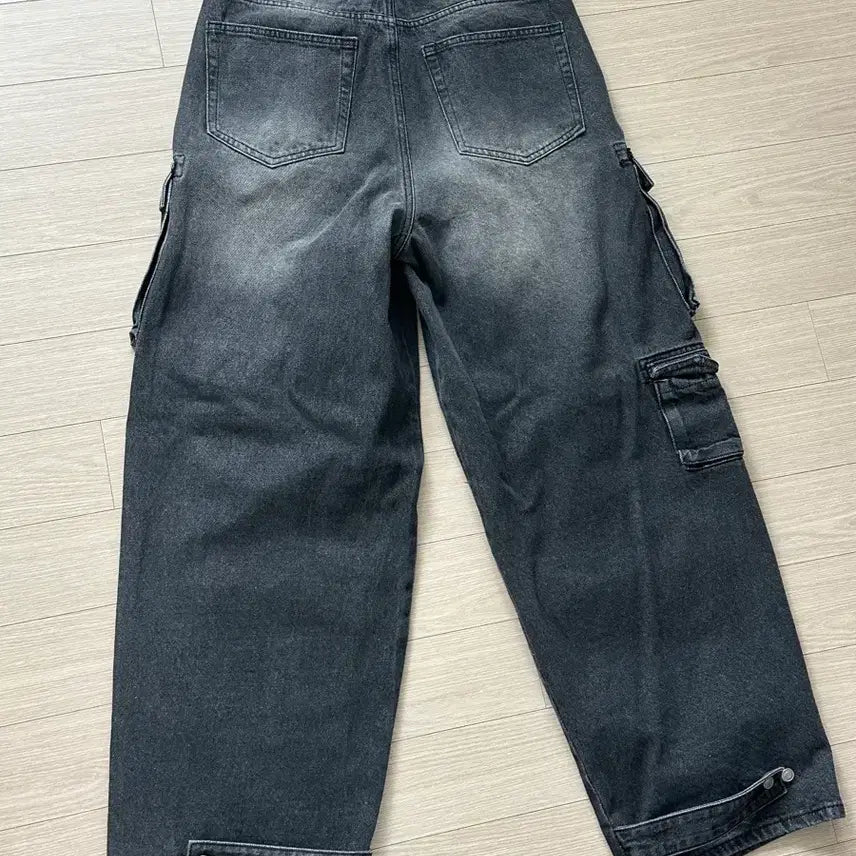 [BUNJANG] KOSIHARU Pigment Multi Cargo Denim Pants / 코시하루 피그먼트 멀티 카고 데님 팬츠