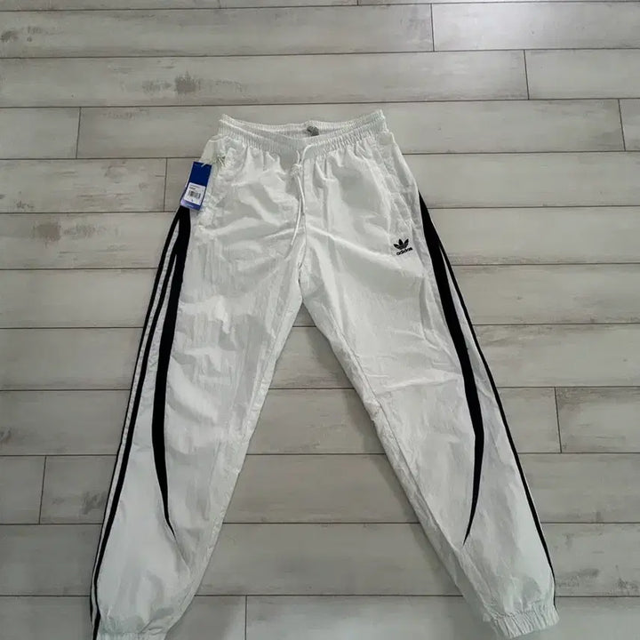 [BUNJANG] Adidas Windbreaker Pants L / 새상품) 아디다스 바람막이 팬츠 파워정품 L