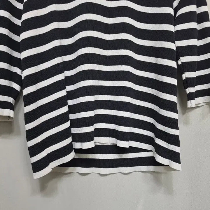 [BUNJANG] Striped Three-Quarter Sleeve T-shirt / 스트라이프 패턴 칠부 소매 티셔츠