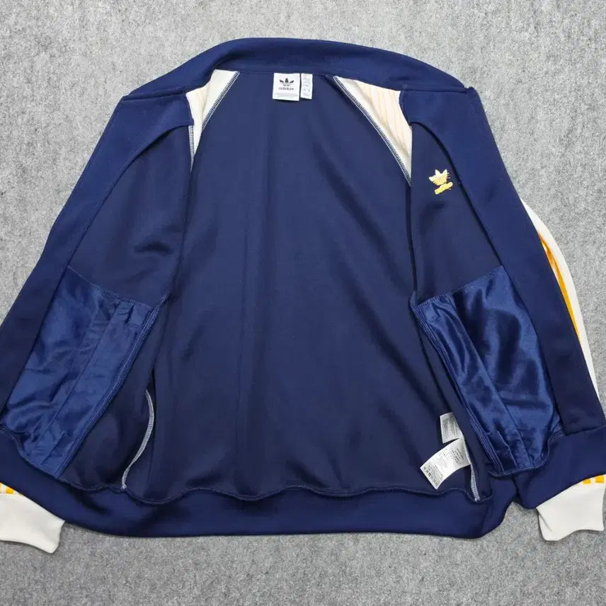 [SOLD OUT] 아디다스 아디컬러 클래식 오버사이즈 SST 트랙탑 져지 L