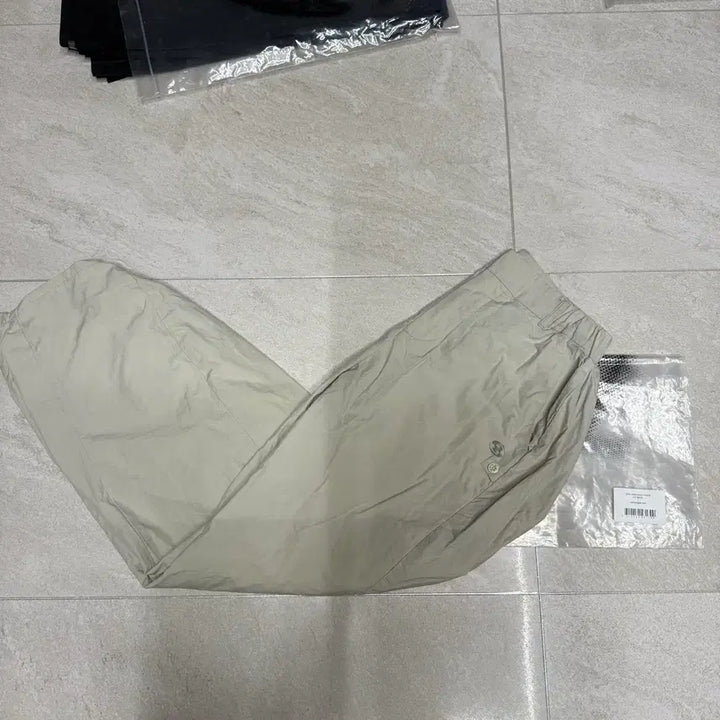 [BUNJANG] Sansan Gear Side Snap Pants Ice Beige / [1] 산산기어 사이드 스냅 팬츠 아이스 베이지 - 22FW 판매  상태