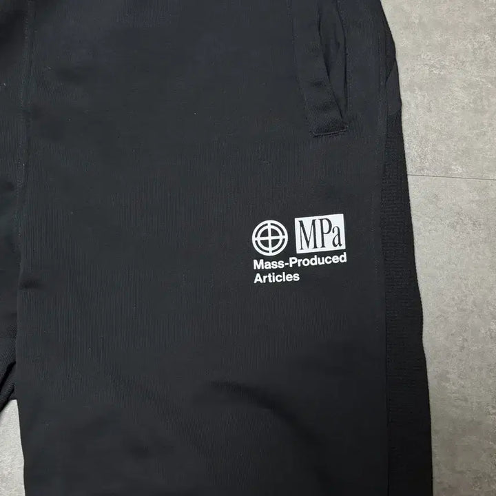 [BUNJANG] 플라스틱츠로덕트 mpa 스웻팬츠 L / 플라스틱츠로덕트 mpa 스웻팬츠 L