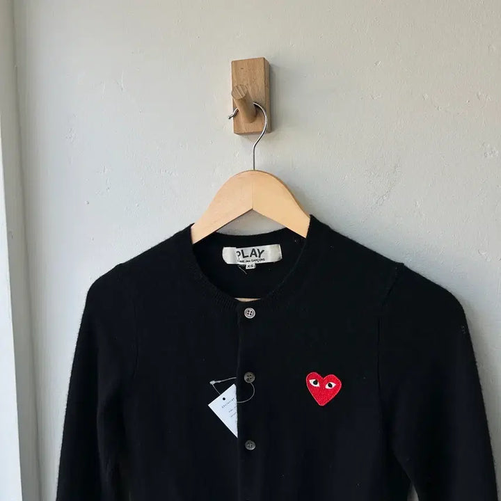 [BUNJANG] Comme des Garcons Red Emblem Wool Cardigan / 16787 - 꼼데가르송 레드 와펜 울 가디건 (울 100%)