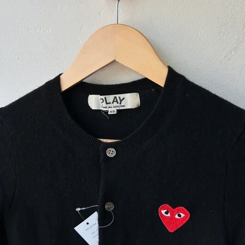 [BUNJANG] Comme des Garcons Red Emblem Wool Cardigan / 16787 - 꼼데가르송 레드 와펜 울 가디건 (울 100%)