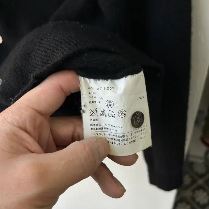 [BUNJANG] Comme des Garcons Red Emblem Wool Cardigan / 16787 - 꼼데가르송 레드 와펜 울 가디건 (울 100%)