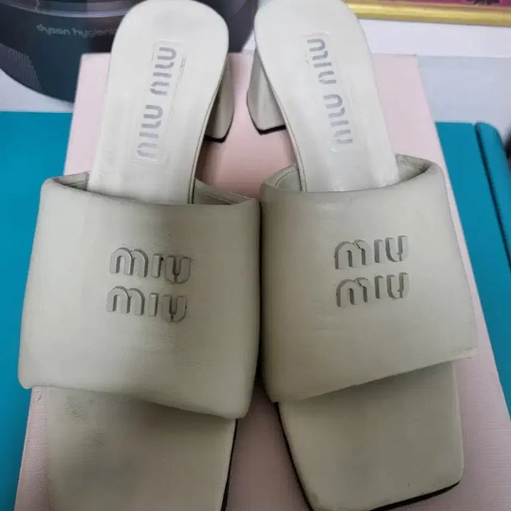 [SOLD OUT] 미우미우 뮬 36