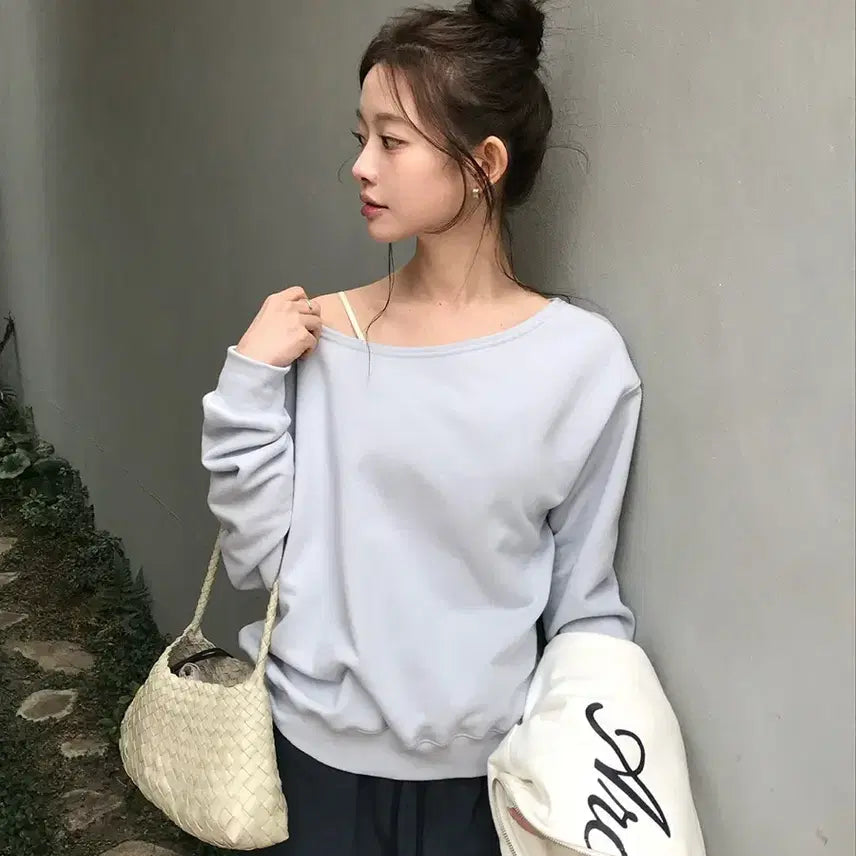 [BUNJANG] 원숄더 스웻셔츠 파스텔블루 오프숄더 맨투맨 / 원숄더 스웻셔츠 파스텔블루 오프숄더 맨투맨