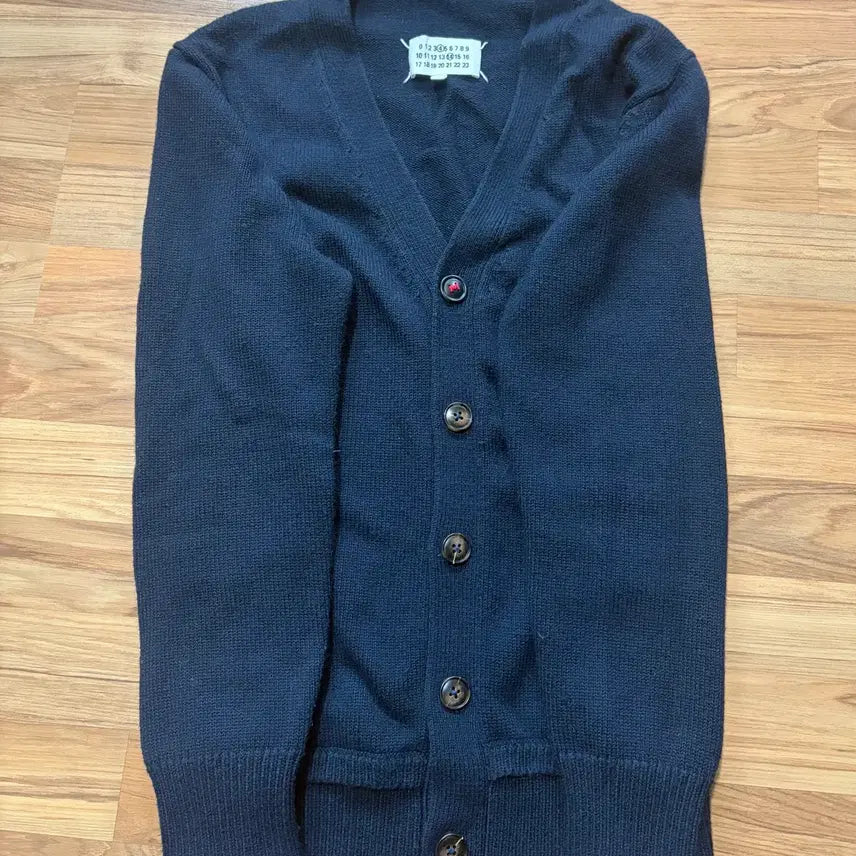 [SOLD OUT] 마르지엘라 캐시미어 가디건