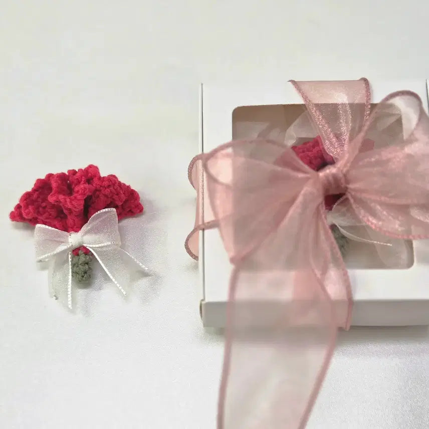 [BUNJANG] Handmade Carnation Brooch (Gift Boxed) / [핸드메이드] 정성 담은 카네이션 브로치(포장)