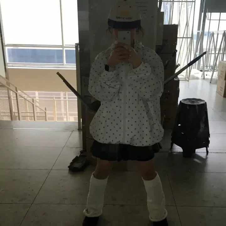 [BUNJANG] Ronron Hooded Windbreaker Jumper White Star / (2회착)론론 후디드 윈드브레이커 점퍼 화이트 스타