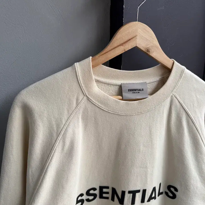 [BUNJANG] Fear of God Essentials Front Logo Sweatshirt (L) / L/ 피어오브갓 에센셜 프론트 로고 맨투맨