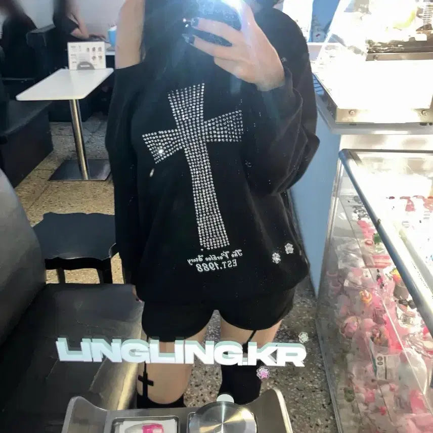 [BUNJANG] 크로스 십자가 y2k 하라주쿠 원숄더 블랙 긴팔티 / 크로스 십자가 y2k 하라주쿠 원숄더 블랙 긴팔티