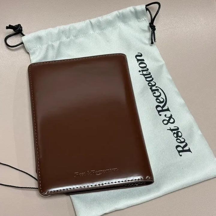 [BUNJANG] Rest&amp;Recreation Passport Wallet (Brown) / [새상품] 레스트앤레크레이션 여권지갑 (브라운)