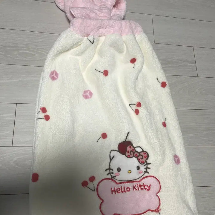 [BUNJANG] Hello Kitty Towel Robe / 헬로키티 타올 가운