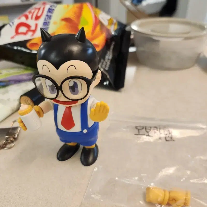 [BUNJANG] Dr. Slump Obotcha Man Figure Kit / 닥터슬럼프 오보차맨 피규어 조립품
