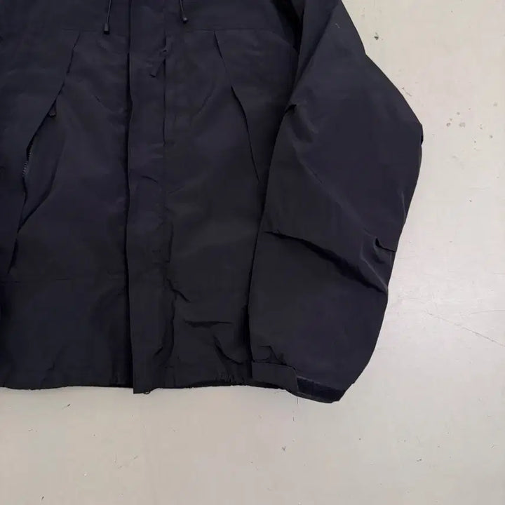 [BUNJANG] Outstanding Two-Way Hooded Jacket / 아웃스탠딩 투웨이 후드 지켓