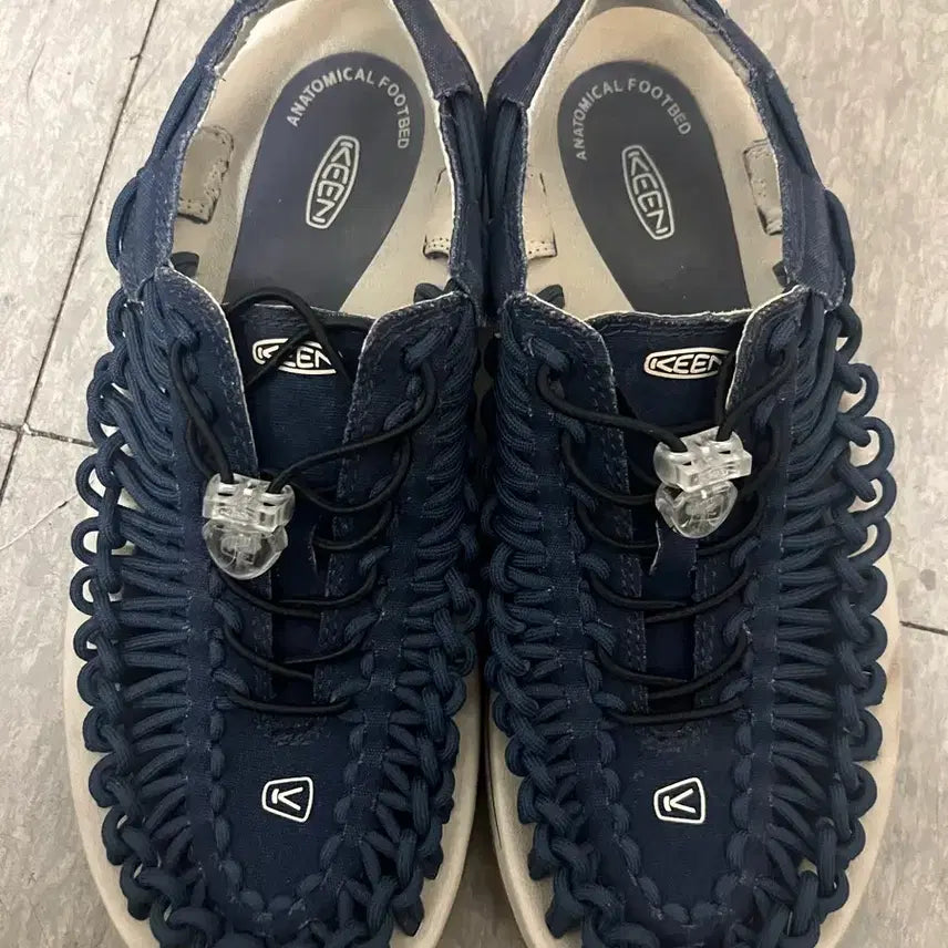 [BUNJANG] Keen UNEEK Navy Sandals / 킨 UNEEK 유니크 네이비 샌들