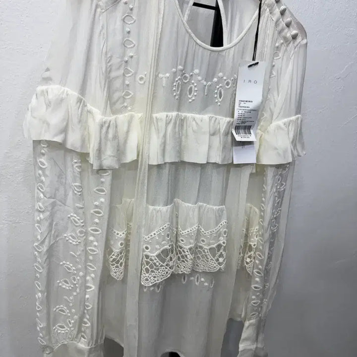 [BUNJANG] IRO Eyelet Lace Blouse (Size 34) / 새제품) IRO 이로 한섬 아일렛 레이스 블라우스 34(55-66)