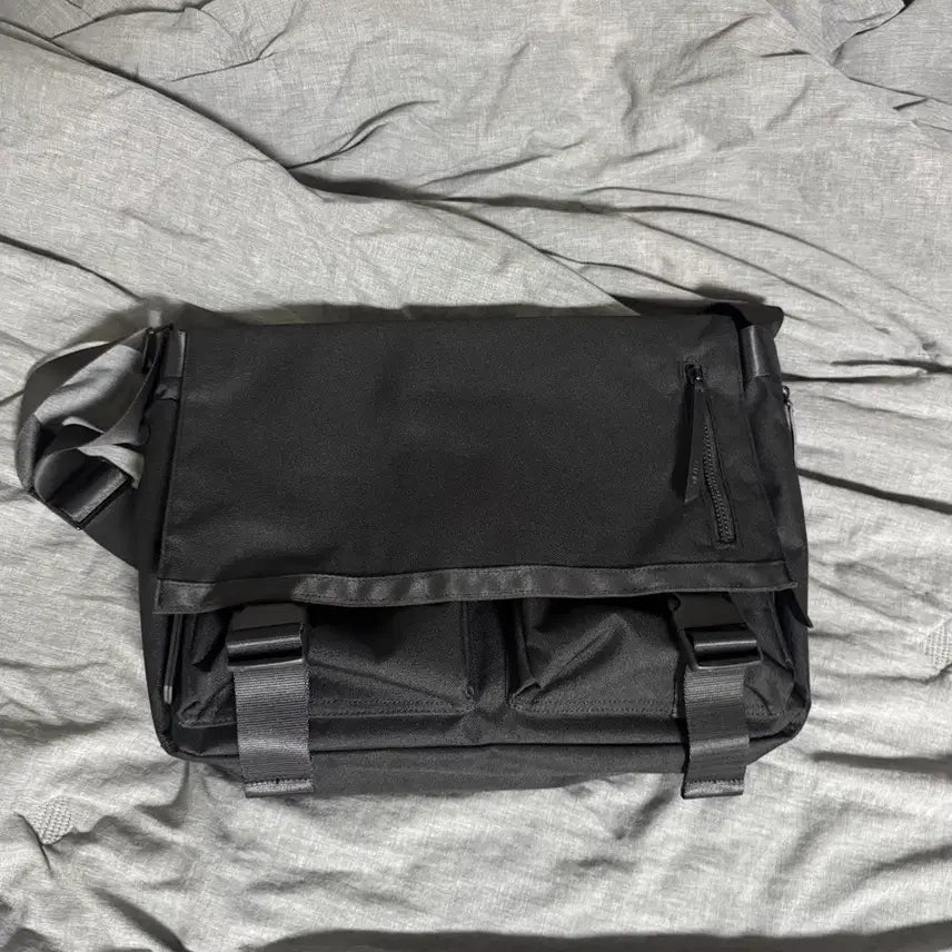 [BUNJANG] SSRL Double Pocket Messenger Bag / ssrl 더블 포켓 메신저백