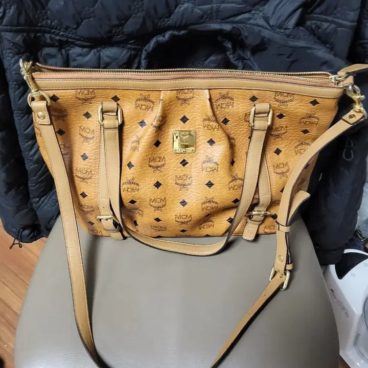 [BUNJANG] MCM Logo Shoulder Tote Bag / MCM 로고 숄더백 토트백