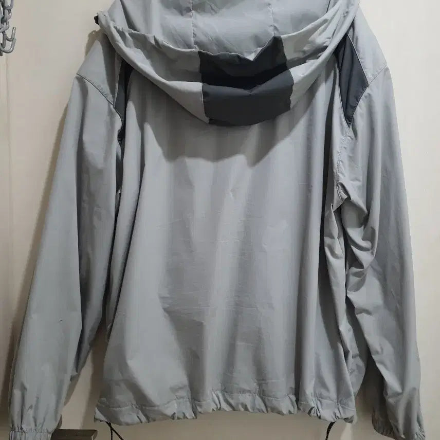 [BUNJANG] Filluminate Hooded Windbreaker Jacket - L Size / 필루미네이트 후드 바람막이 자켓 L사이즈