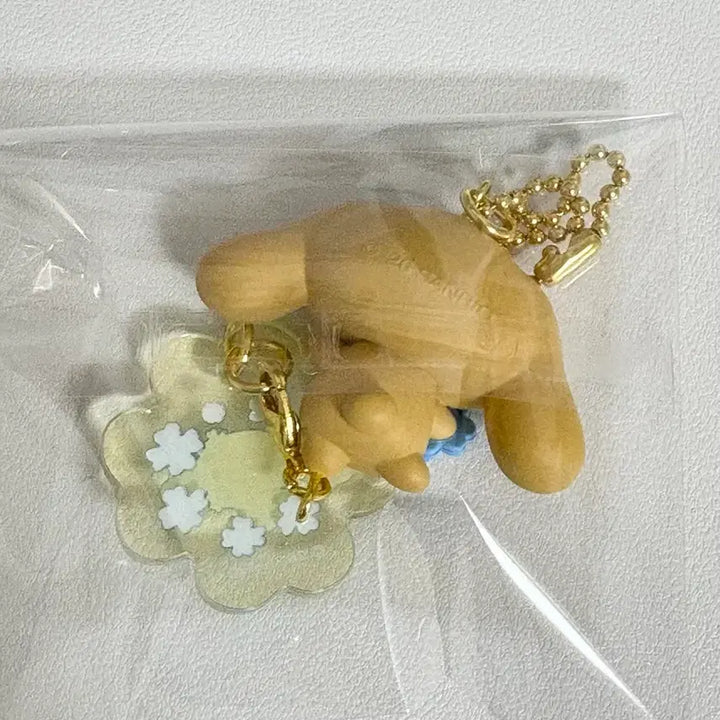 [SOLD OUT] 산리오 시나모롤 클로버 시크릿 마스코트 참 카푸치노