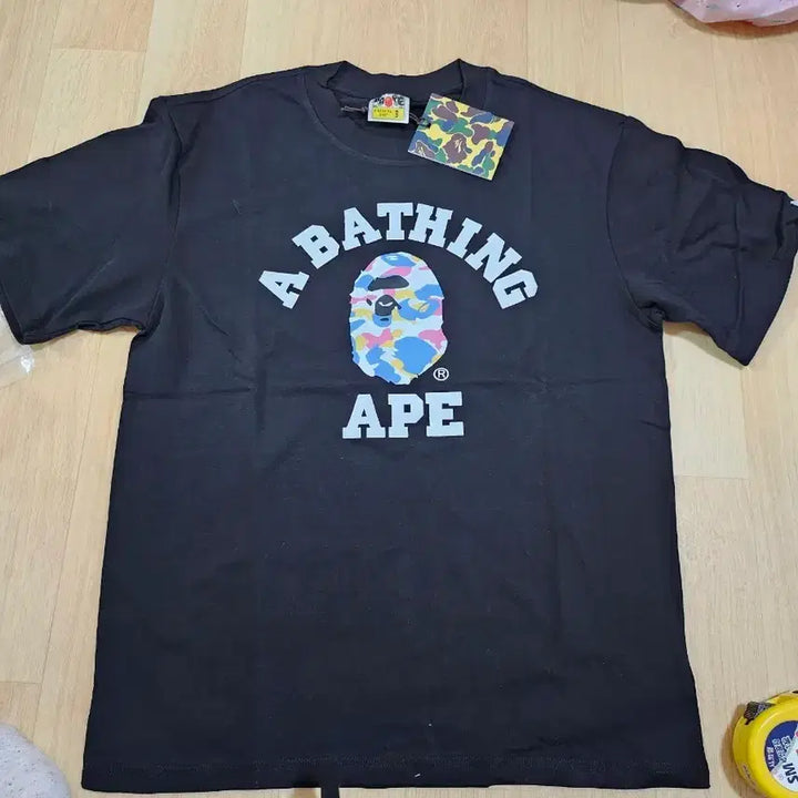 [BUNJANG] 베이프 A Bathing Ape 블랙 반팔티ㅡ새제품 / 베이프 A Bathing Ape 블랙 반팔티ㅡ새제품