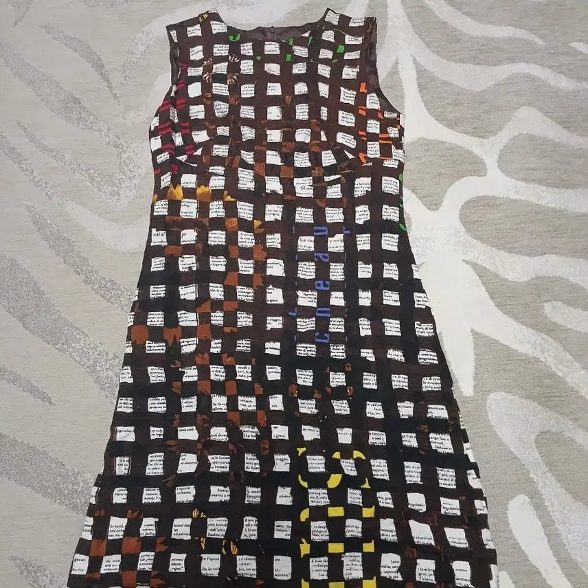 [BUNJANG] Moschino Cheap &amp; Chic Antique Text Pattern Sleeveless Dress / MOSCHINO Cheap &amp; Chic 모스키노 엔틱 텍스트 패턴 원피스