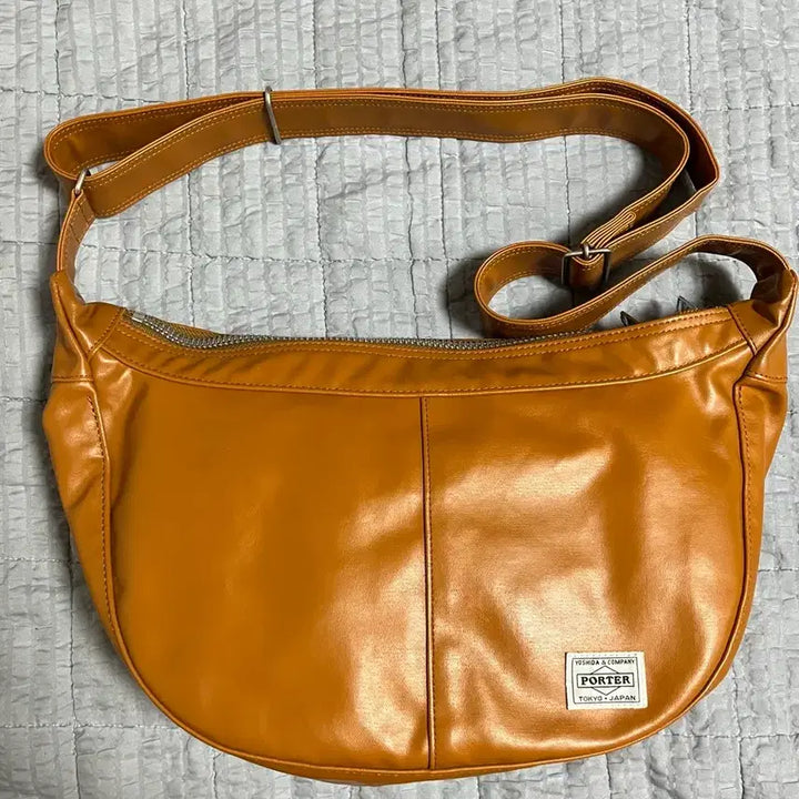 [BUNJANG] Porter Yoshida Freestyle Half Moon Shoulder Bag Camel / Porter 요시다 포터 프리스타일 반달 숄더백 카멜