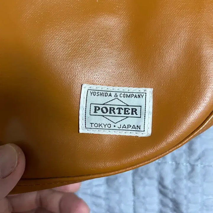 [BUNJANG] Porter Yoshida Freestyle Half Moon Shoulder Bag Camel / Porter 요시다 포터 프리스타일 반달 숄더백 카멜