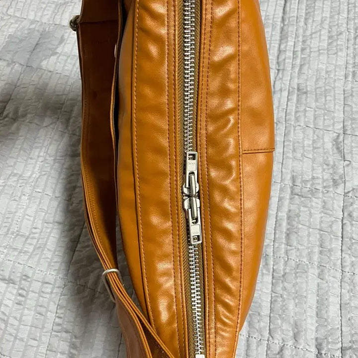 [BUNJANG] Porter Yoshida Freestyle Half Moon Shoulder Bag Camel / Porter 요시다 포터 프리스타일 반달 숄더백 카멜