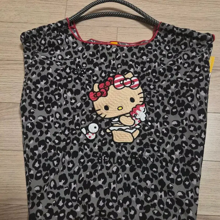 [SOLD OUT] 볼앤체인 헬로키티 호피 숄더백 m사이즈 판매합니다