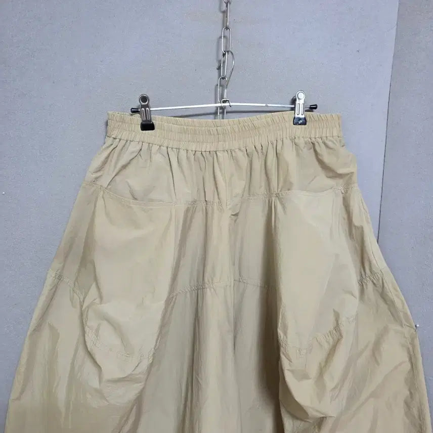 [BUNJANG] 바람막이스타일소재 특이한 통바지 L  n4712 / 바람막이스타일소재 특이한 통바지 L  n4712