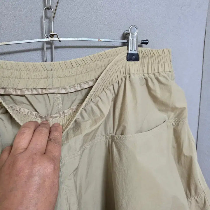 [BUNJANG] 바람막이스타일소재 특이한 통바지 L  n4712 / 바람막이스타일소재 특이한 통바지 L  n4712