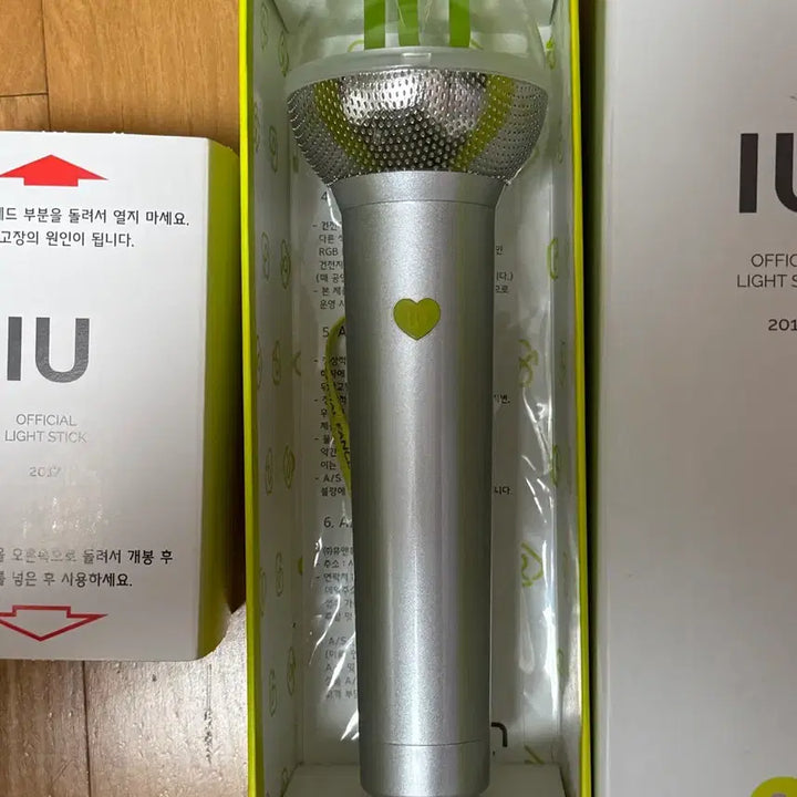 [BUNJANG] IU 1st Generation Silver Ai-ke Lightstick / 아이유 1기 응원봉 실버 아이크