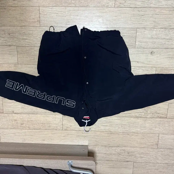 [BUNJANG] Supreme Spellout Windbreaker 24FW Medium / 슈프림 스펠아웃 바람막이 24FW M사이즈