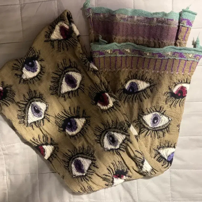 [BUNJANG] Capital Eye Pattern Scarf / 캐피탈 축융 스카프 아이패턴