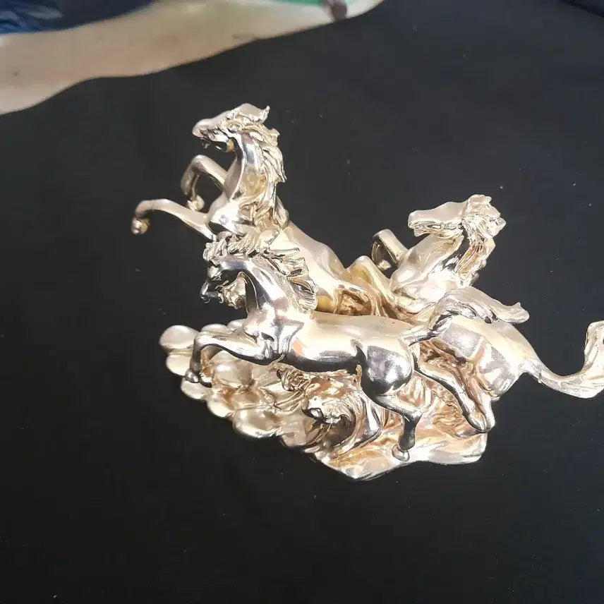 [BUNJANG] Golden Horse Figurine Set (3 pcs) / 병오년 말 3마리 금색 조형물 ( 가로 25cm x 세로 16cm )