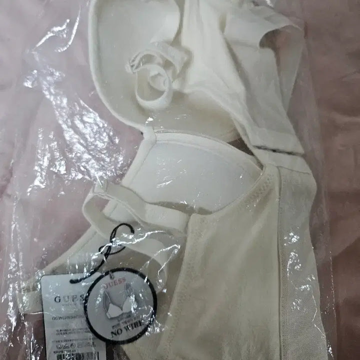 [BUNJANG] Guess Underwear Wireless Bra Ivory 75C / 게스 언더웨어 브라 아이보리 새상품75c