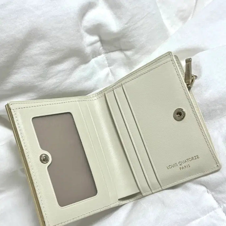 [SOLD OUT] 루이까또즈 여성 아이보리 화이트 반지갑 지갑