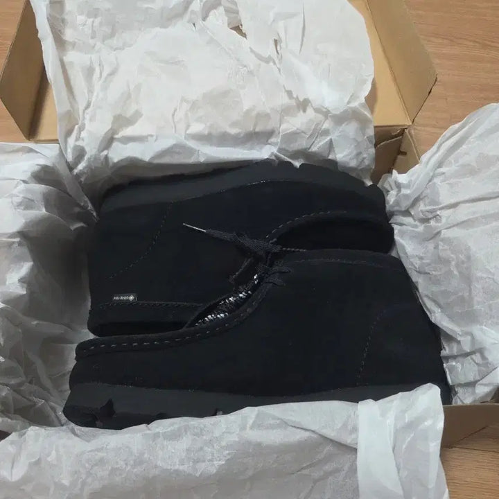 [BUNJANG] Clarks Wallabee GTX UK7 Shoes / (새상품) 클락스 왈라비 gtx uk7