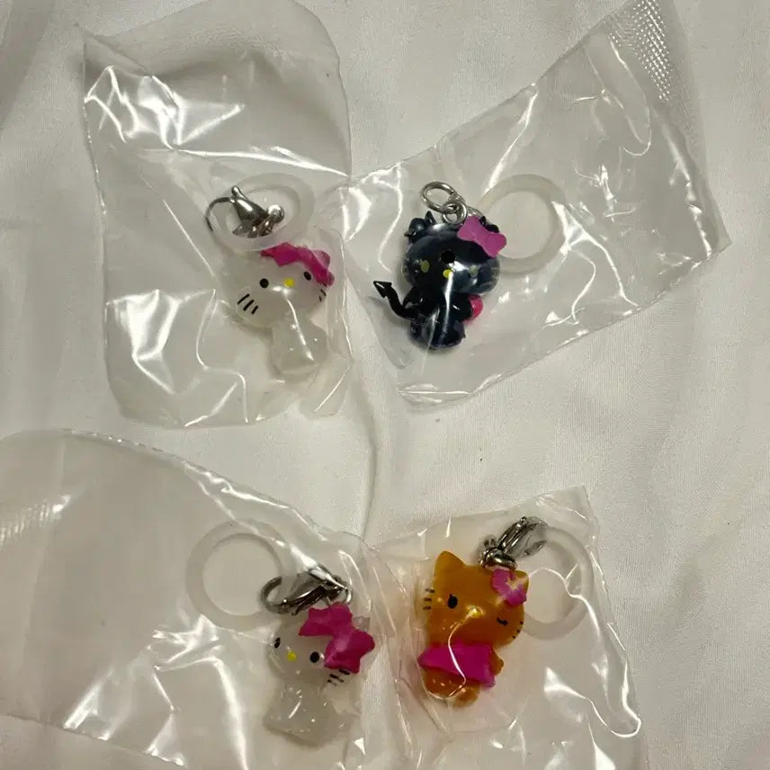 [SOLD OUT] 헬로키티 메지루시 가챠 악마+챠미