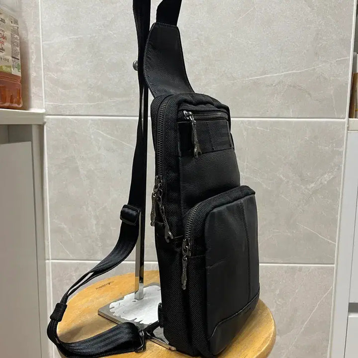 [BUNJANG] CONTINEW Leather Mix Sling Bag / (땡처리)CONTINEW 레더믹스 슬링백