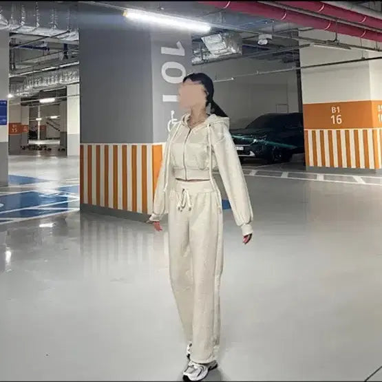 [BUNJANG] 키작녀 꾸안꾸 트레이닝 상하의 세트 (오트밀) / 키작녀 꾸안꾸 트레이닝 상하의 세트 (오트밀)